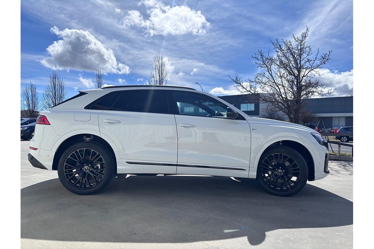 2025 Audi Q8 50 TDI S line F1