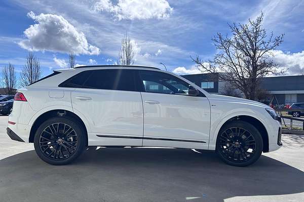 2025 Audi Q8 50 TDI S line F1