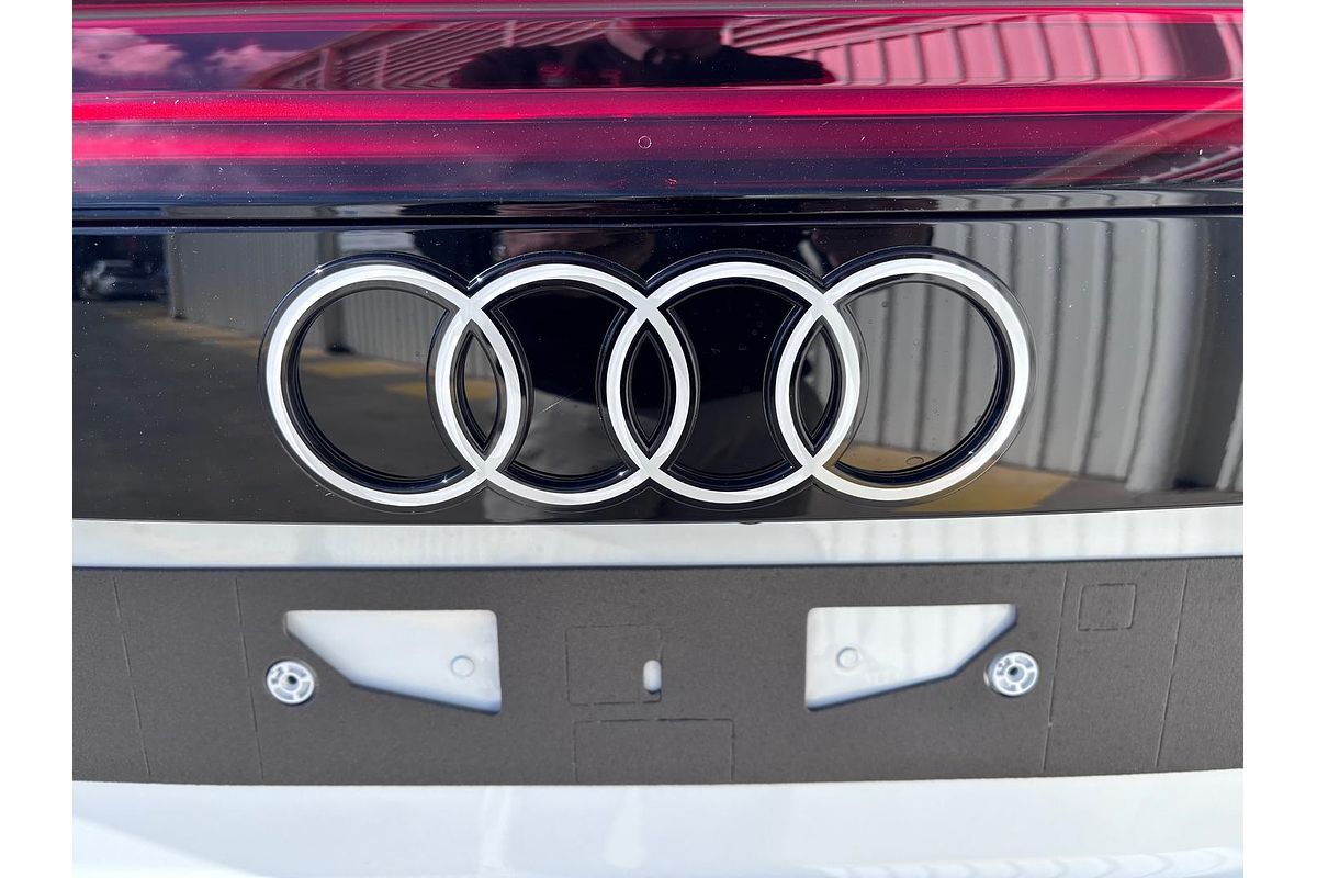 2025 Audi Q8 50 TDI S line F1