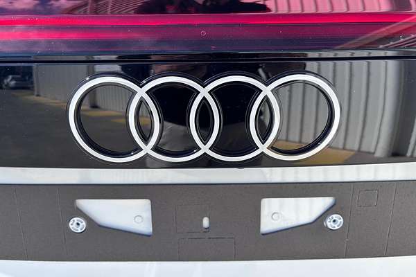 2025 Audi Q8 50 TDI S line F1