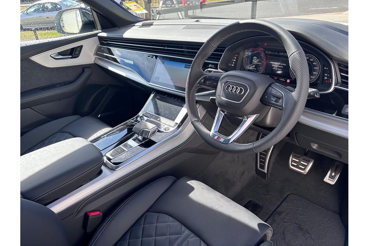 2025 Audi Q8 50 TDI S line F1