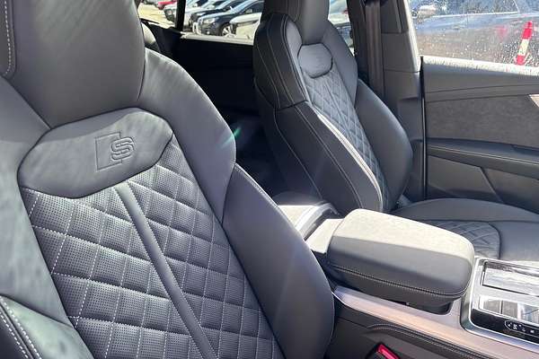 2025 Audi Q8 50 TDI S line F1