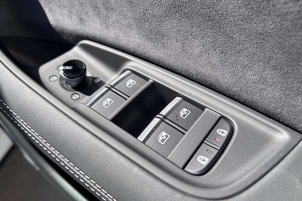 2025 Audi Q8 50 TDI S line F1