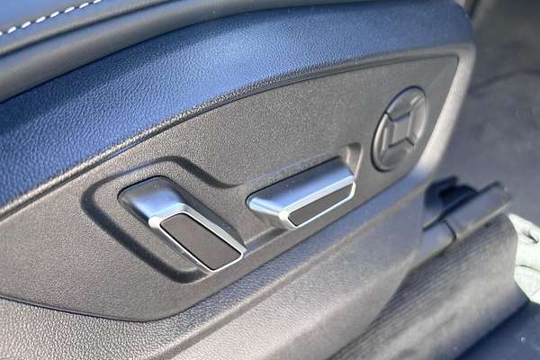 2025 Audi Q8 50 TDI S line F1