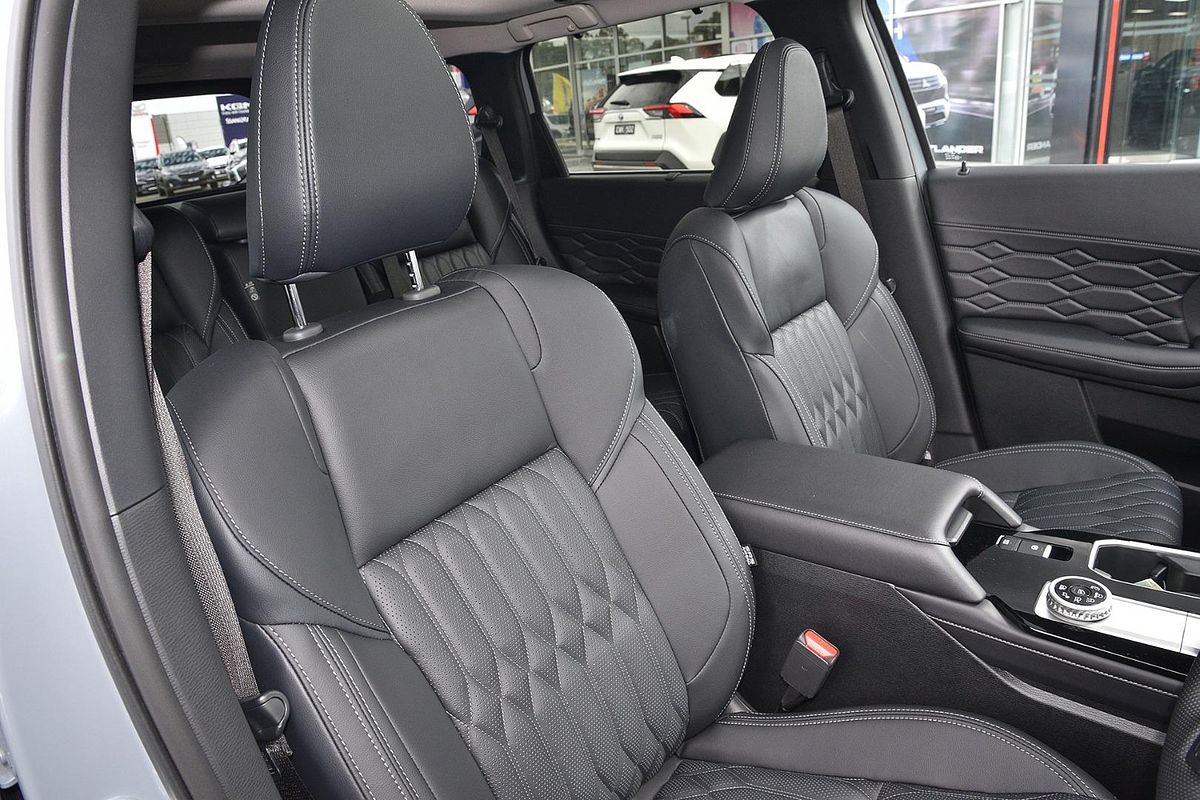 2025 Mitsubishi Outlander Exceed ZM