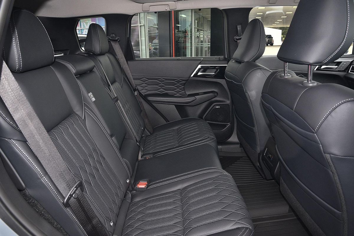 2025 Mitsubishi Outlander Exceed ZM