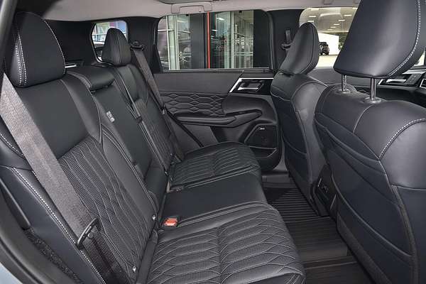 2025 Mitsubishi Outlander Exceed ZM