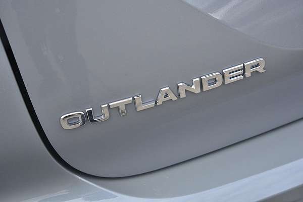 2025 Mitsubishi Outlander Exceed ZM