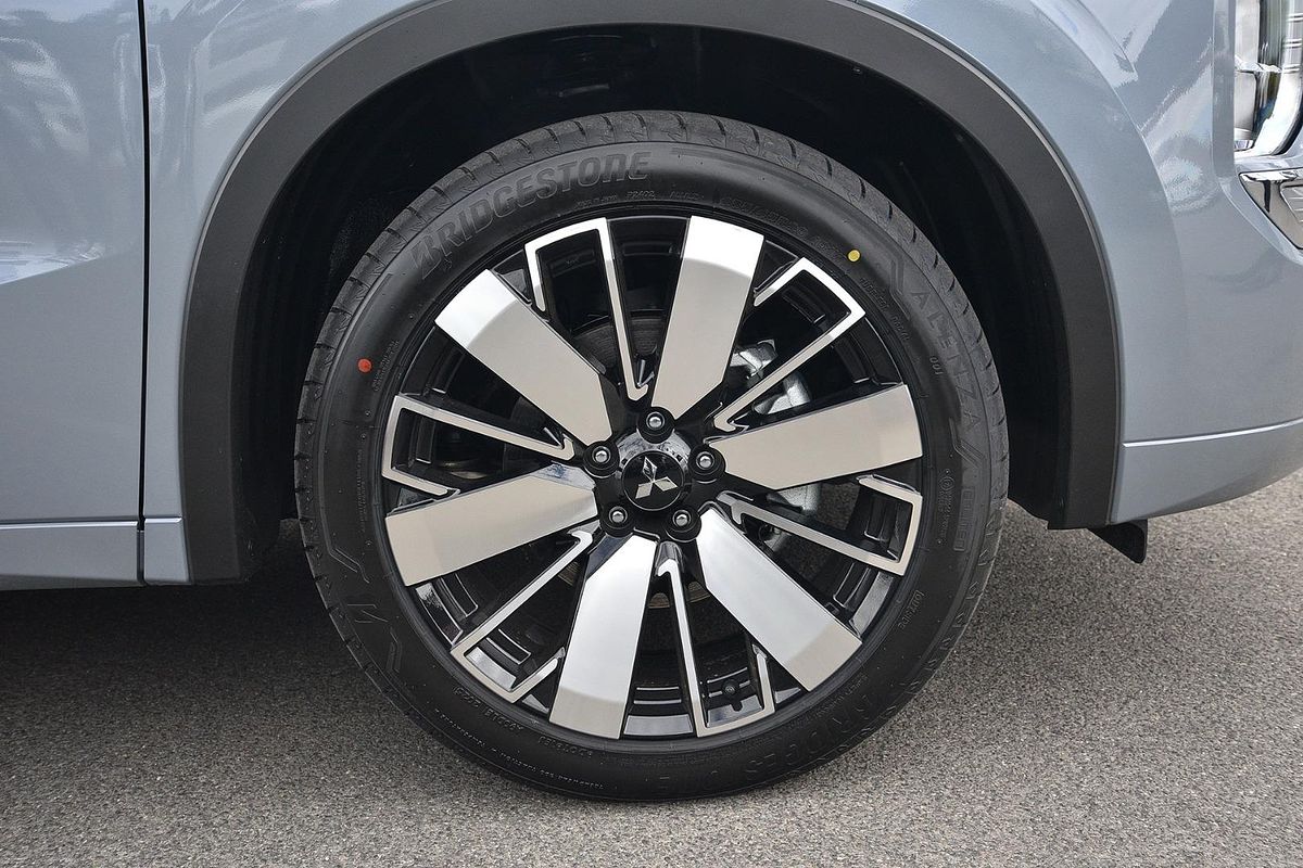 2025 Mitsubishi Outlander Exceed ZM
