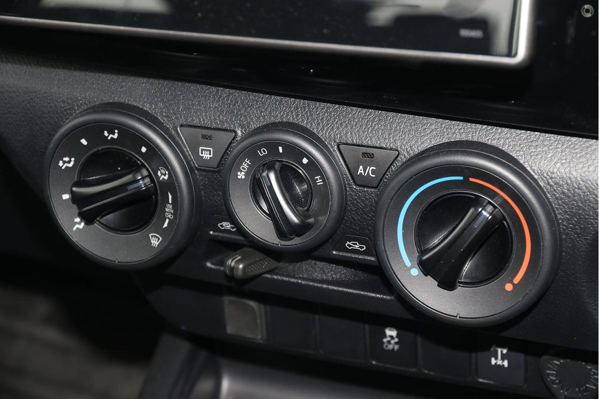 2017 Toyota Hilux SR GUN126R 4X4