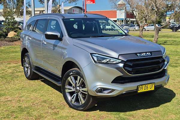 2023 Isuzu MU-X LS-T