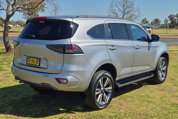 2023 Isuzu MU-X LS-T