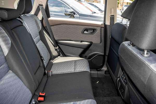 2024 Nissan X-TRAIL ST T33
