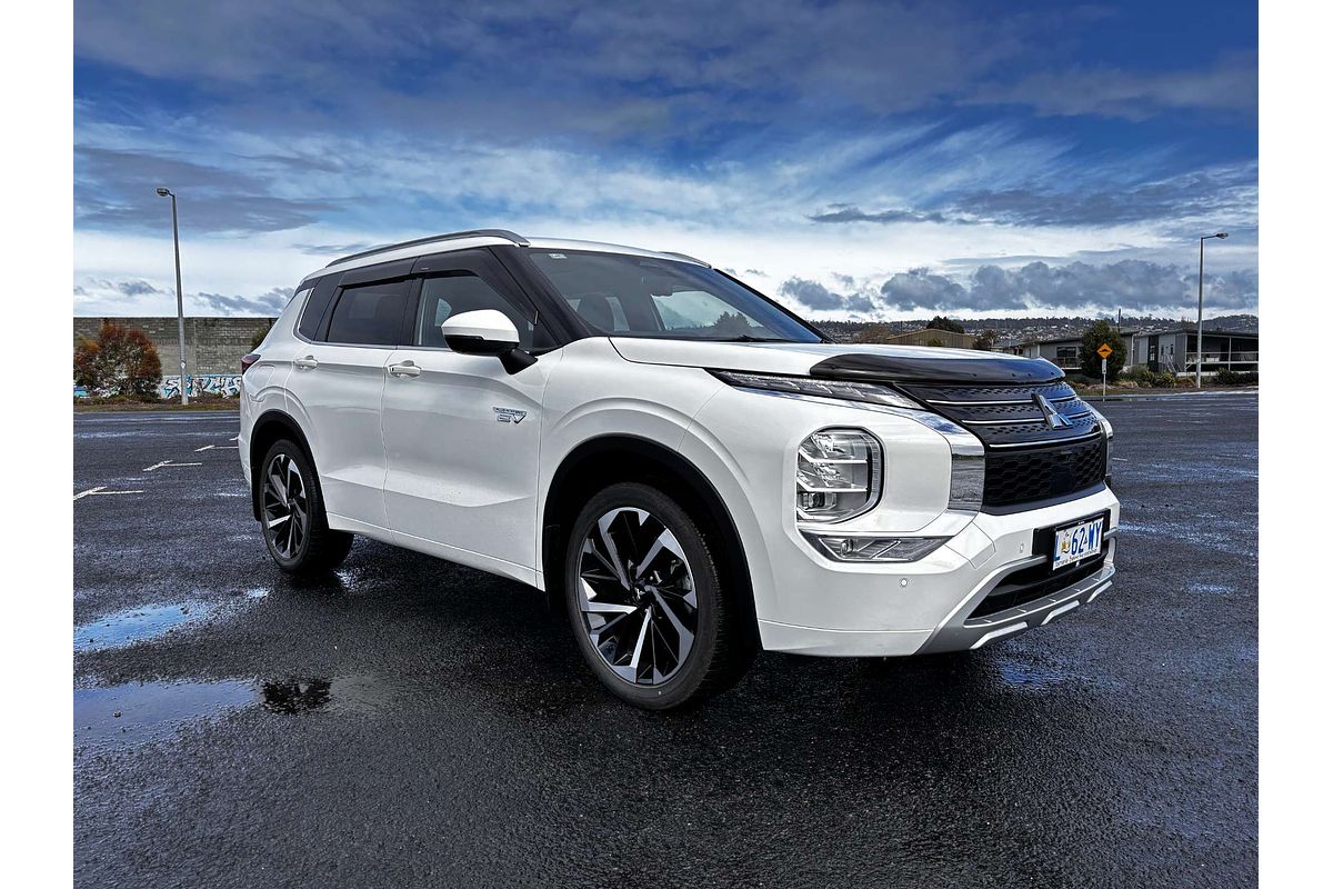 2024 Mitsubishi Outlander PHEV Exceed ZM