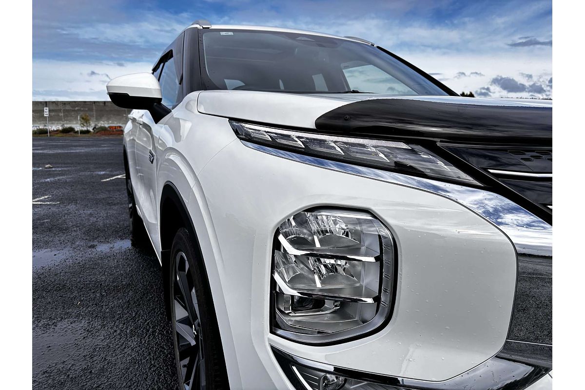 2024 Mitsubishi Outlander PHEV Exceed ZM