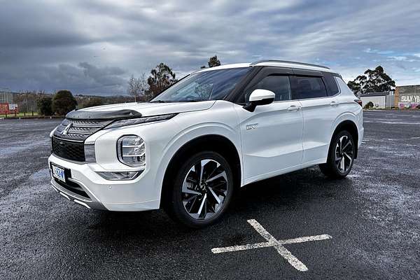 2024 Mitsubishi Outlander PHEV Exceed ZM