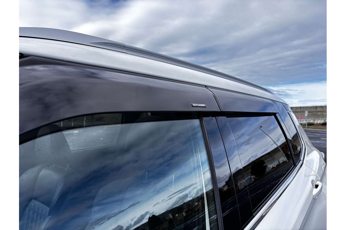 2024 Mitsubishi Outlander PHEV Exceed ZM