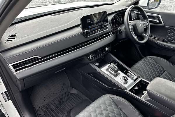 2024 Mitsubishi Outlander PHEV Exceed ZM