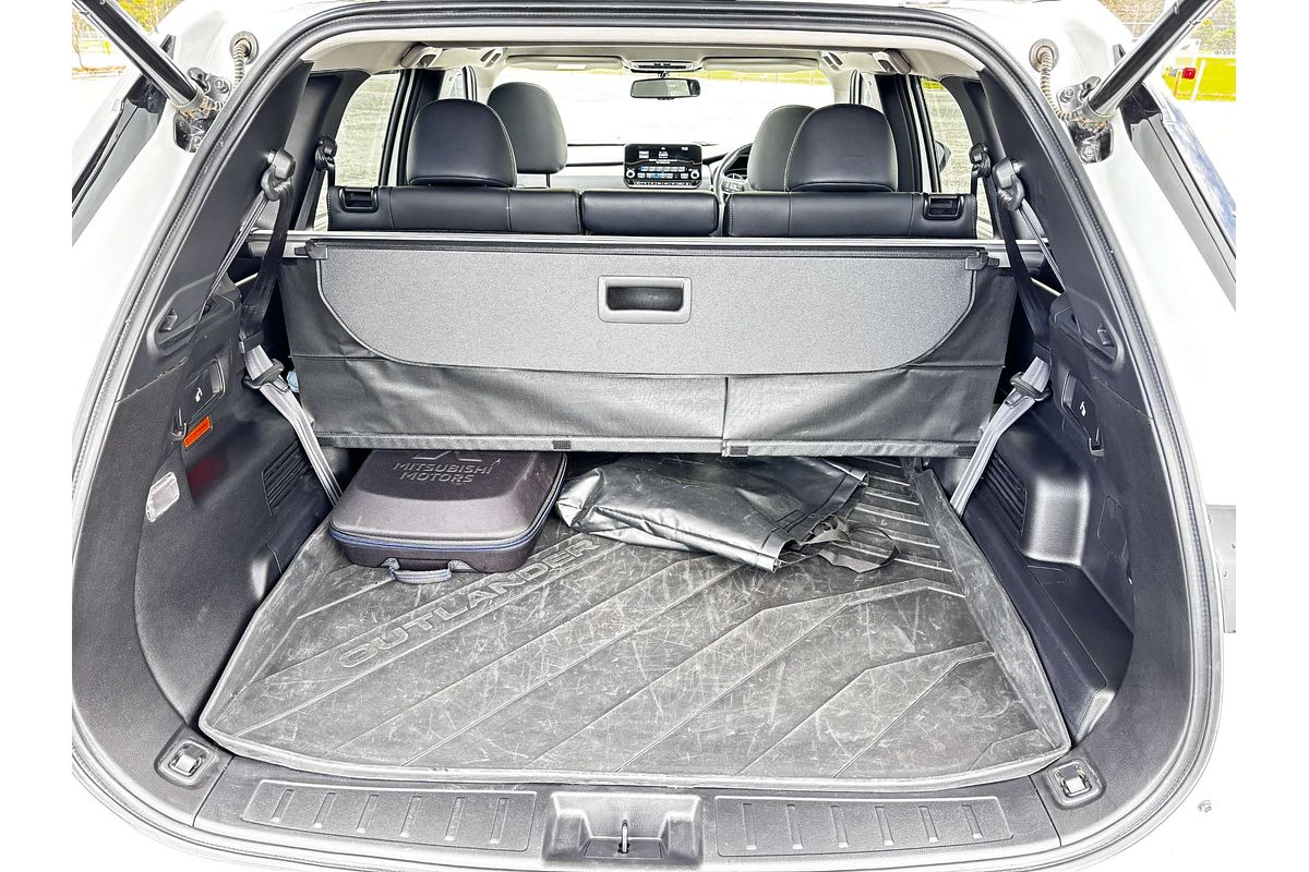2024 Mitsubishi Outlander PHEV Exceed ZM