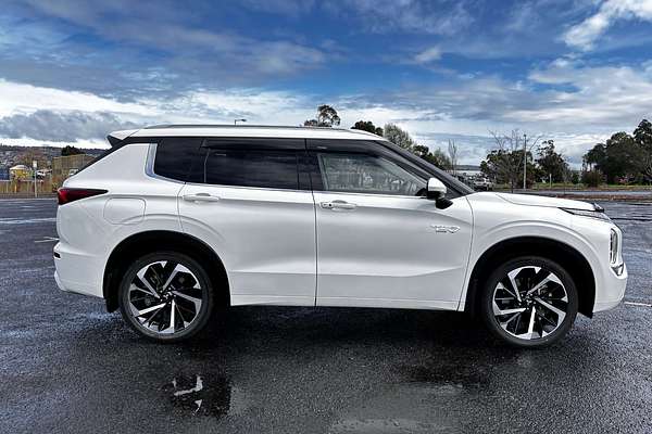 2024 Mitsubishi Outlander PHEV Exceed ZM