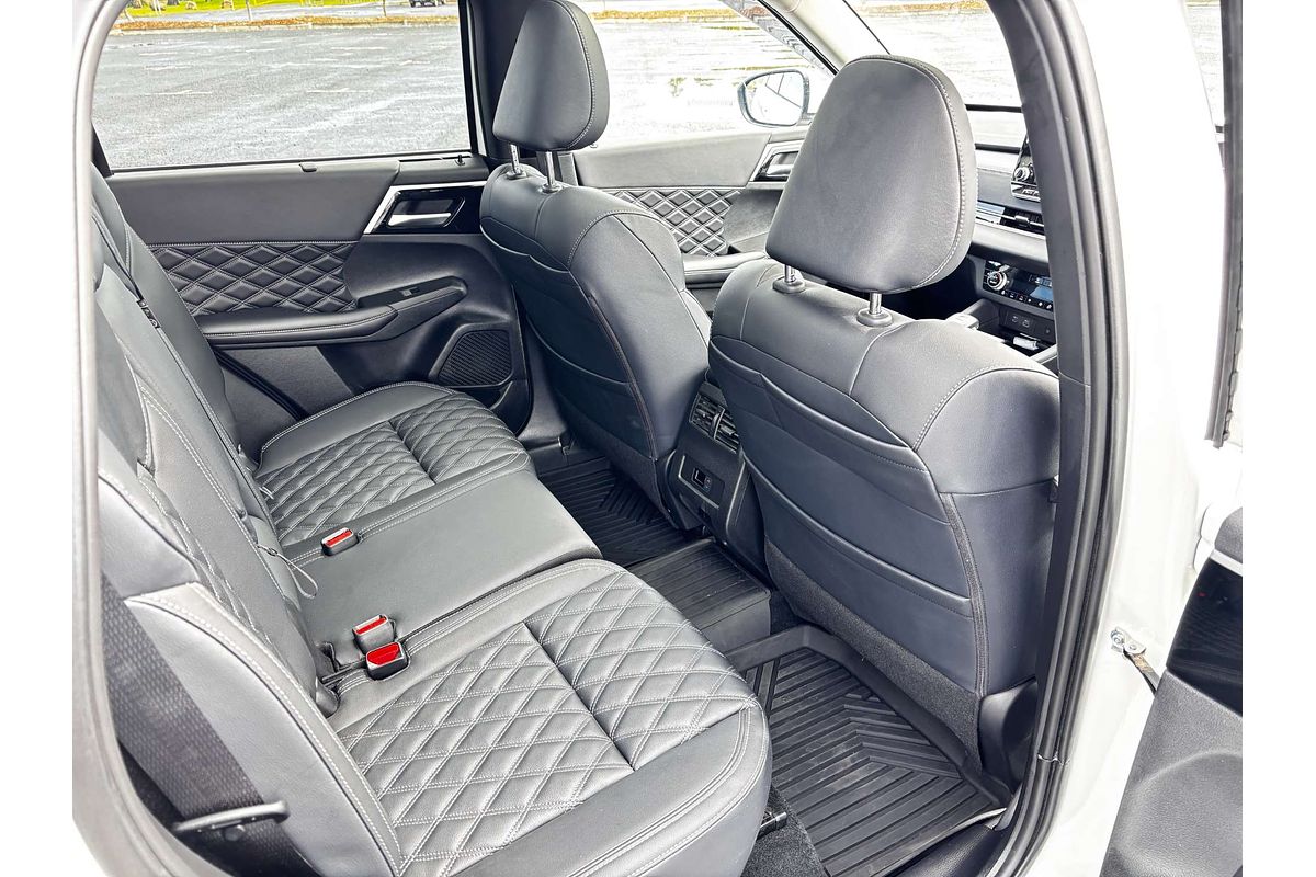 2024 Mitsubishi Outlander PHEV Exceed ZM