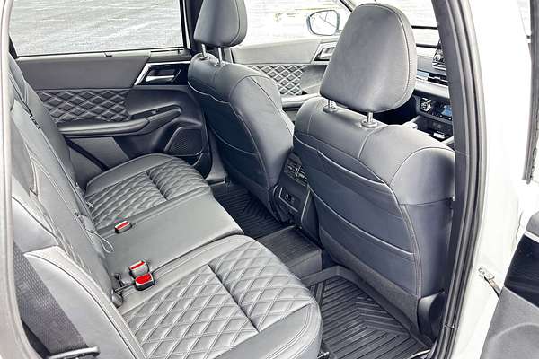 2024 Mitsubishi Outlander PHEV Exceed ZM
