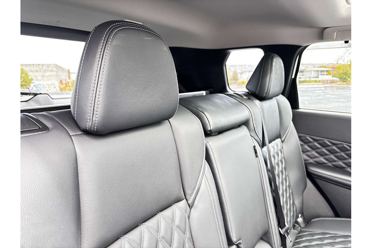 2024 Mitsubishi Outlander PHEV Exceed ZM