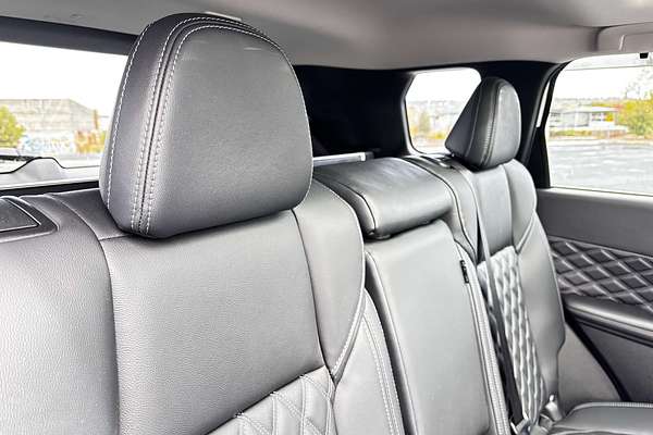 2024 Mitsubishi Outlander PHEV Exceed ZM