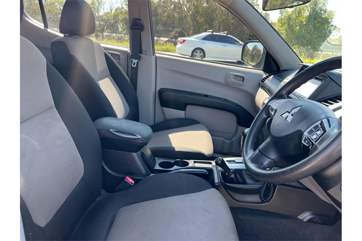 2015 Mitsubishi Triton GLX MN 4X4
