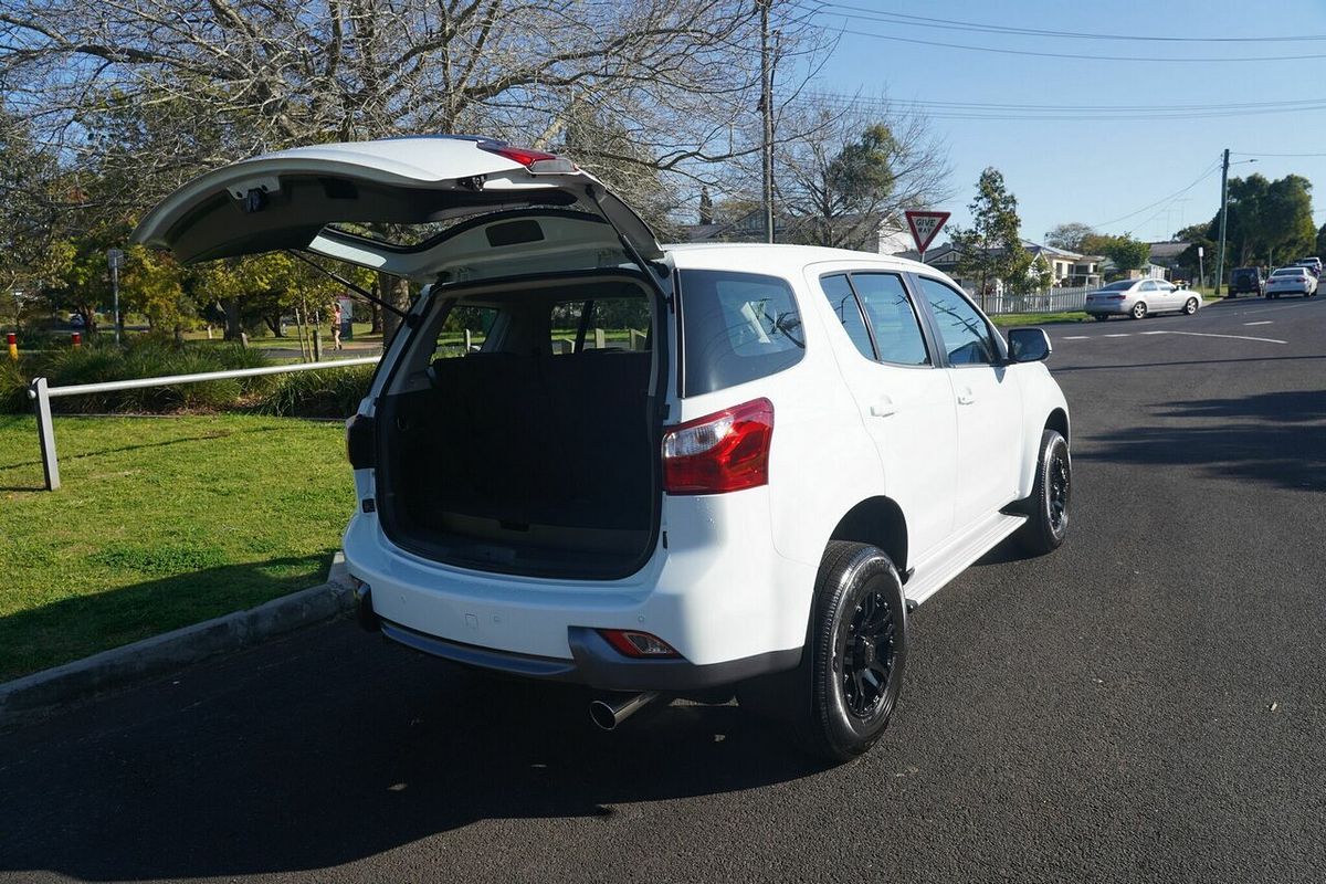 2016 Isuzu MU-X LS-M