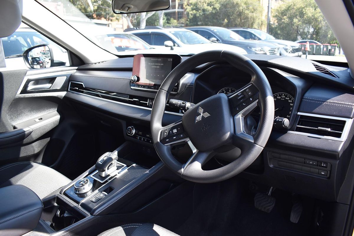 2024 Mitsubishi Outlander ES ZM