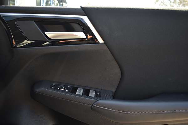 2024 Mitsubishi Outlander ES ZM
