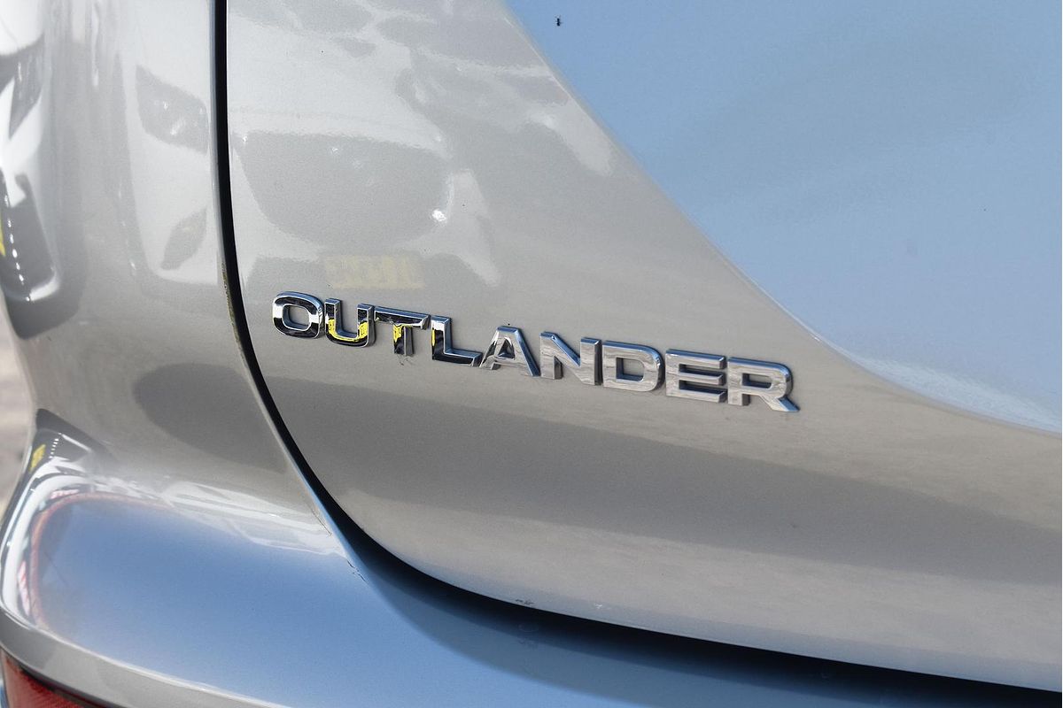 2024 Mitsubishi Outlander ES ZM