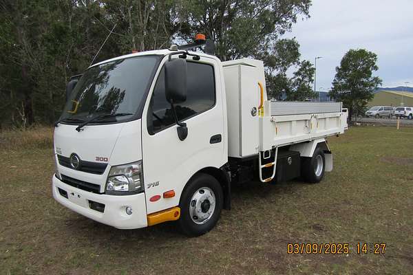 2017 Hino 300 Series 716 4x2