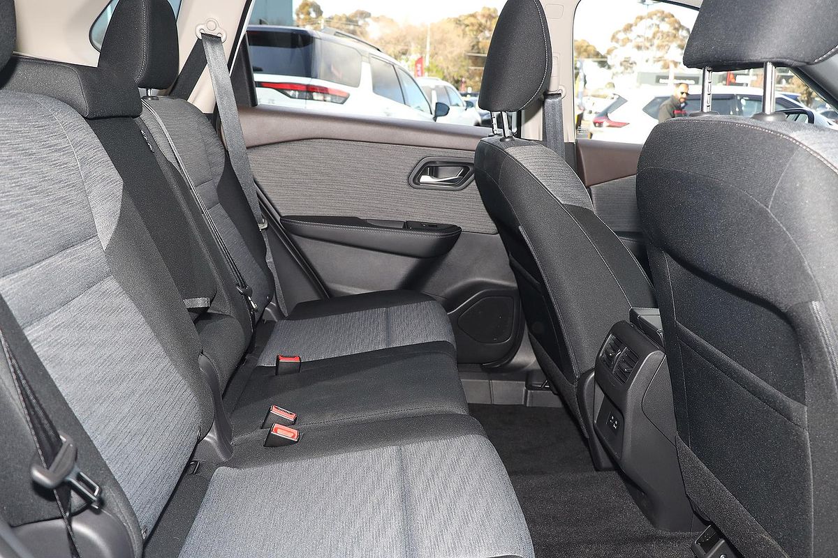 2025 Nissan X-TRAIL ST T33