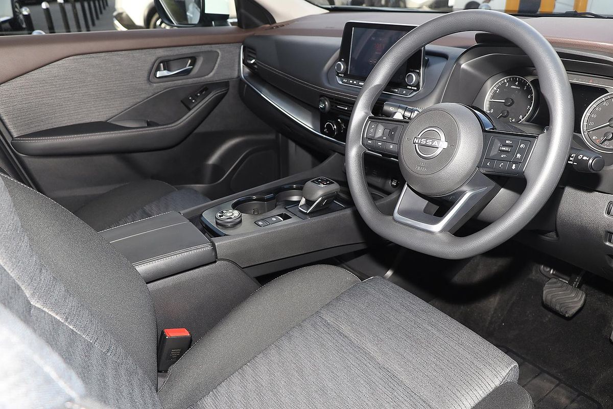 2025 Nissan X-TRAIL ST T33
