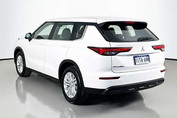 2024 Mitsubishi Outlander ES ZM