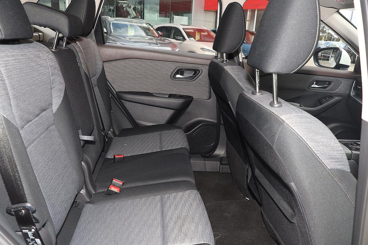 2025 Nissan X-TRAIL ST T33