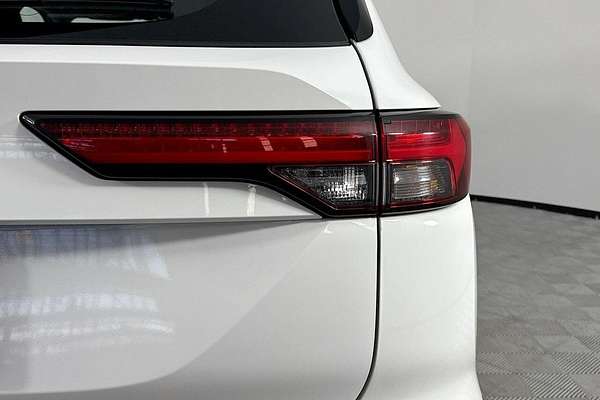 2024 Mitsubishi Outlander ES ZM