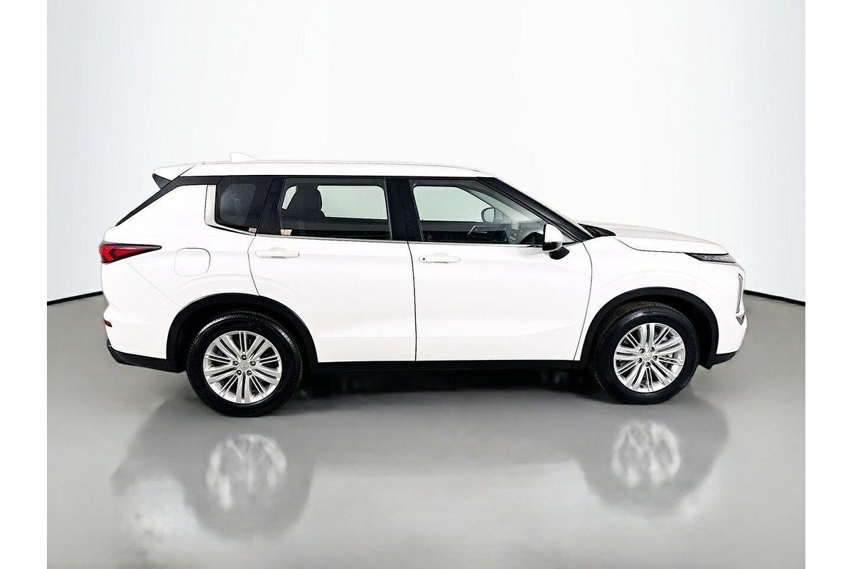2024 Mitsubishi Outlander ES ZM