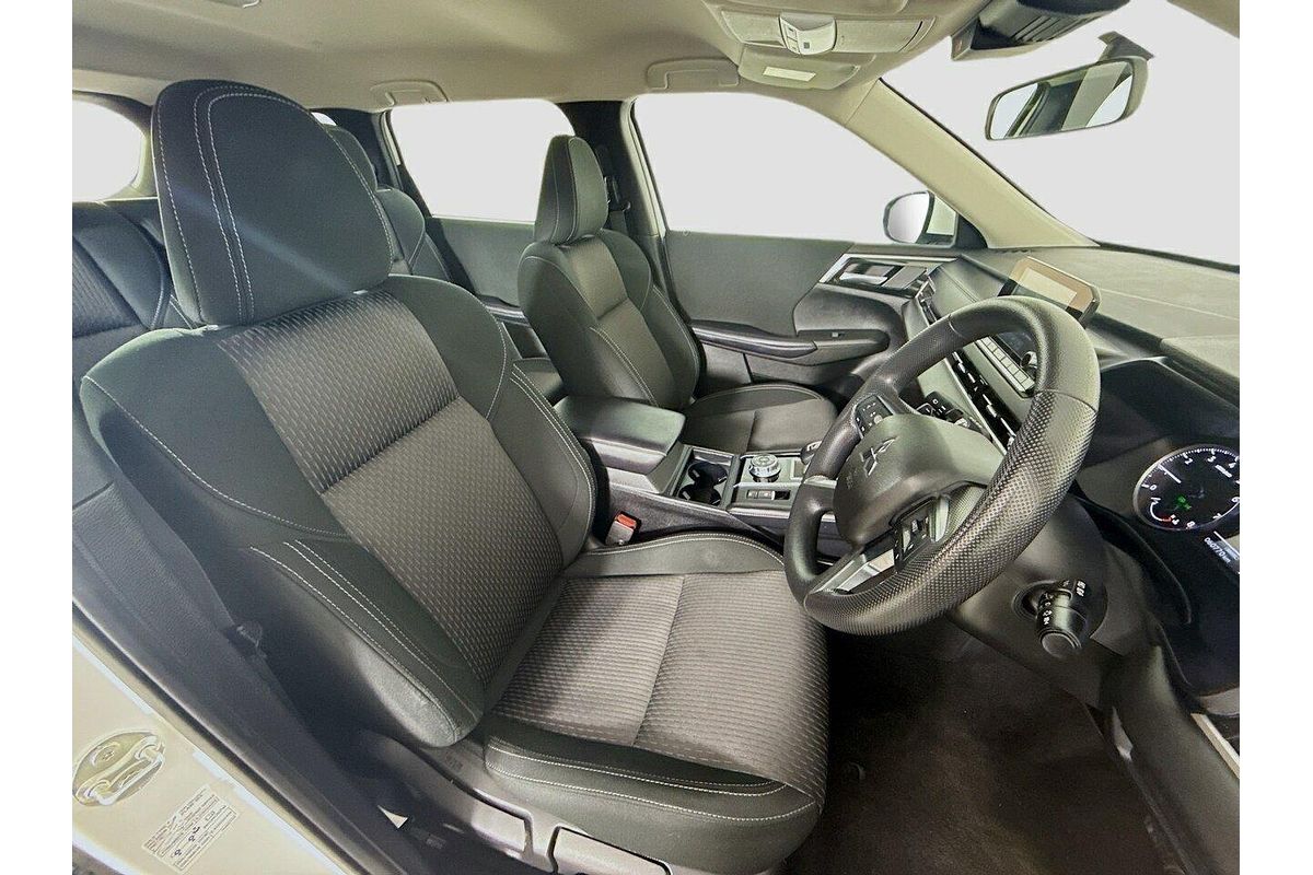 2024 Mitsubishi Outlander ES ZM