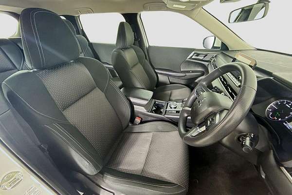 2024 Mitsubishi Outlander ES ZM