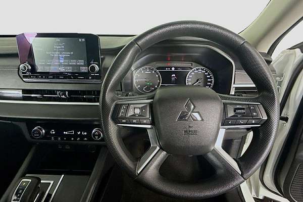 2024 Mitsubishi Outlander ES ZM
