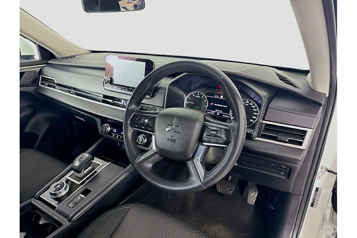 2024 Mitsubishi Outlander ES ZM