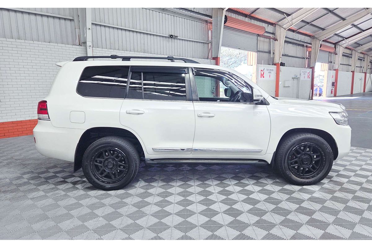 2017 Toyota Landcruiser Sahara VDJ200R
