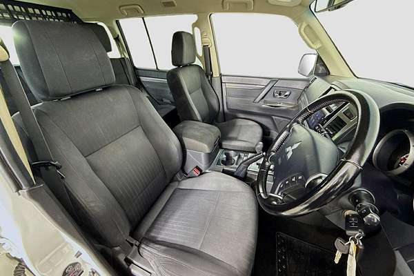 2016 Mitsubishi Pajero GLX NX