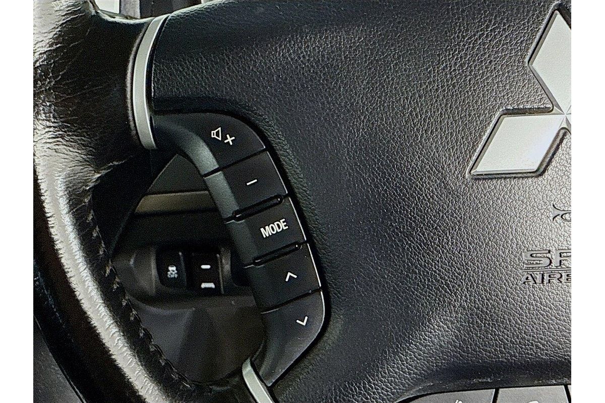 2016 Mitsubishi Pajero GLX NX