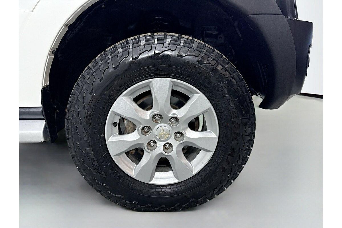 2016 Mitsubishi Pajero GLX NX