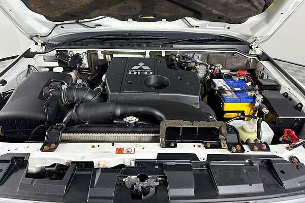 2016 Mitsubishi Pajero GLX NX