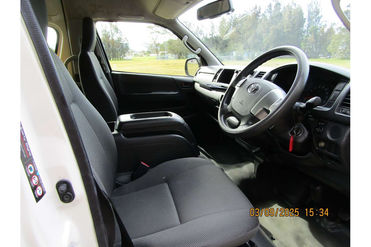 2017 Toyota Hiace Commuter KDH223R